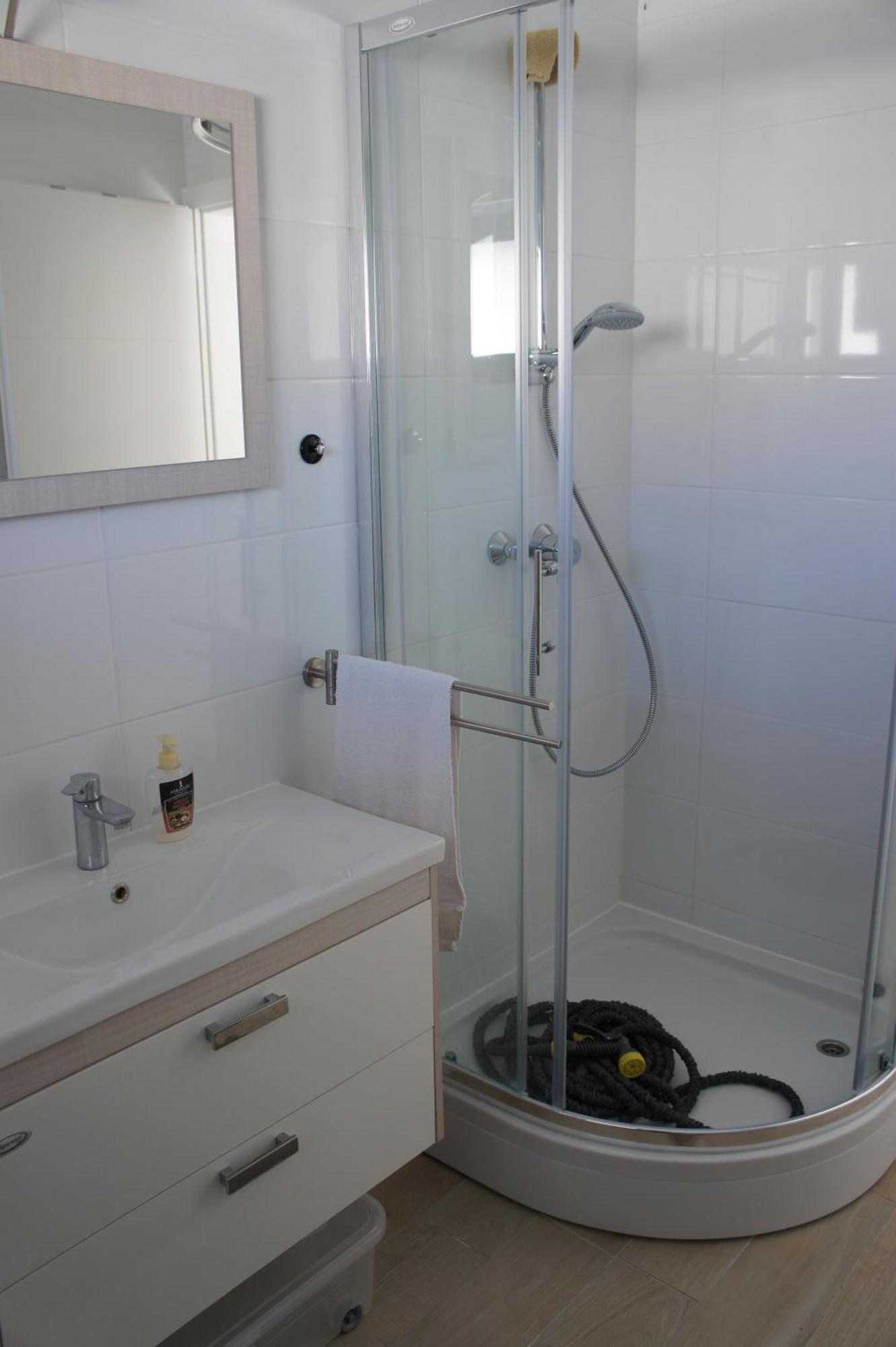 Apartment White Vantacici Luaran gambar