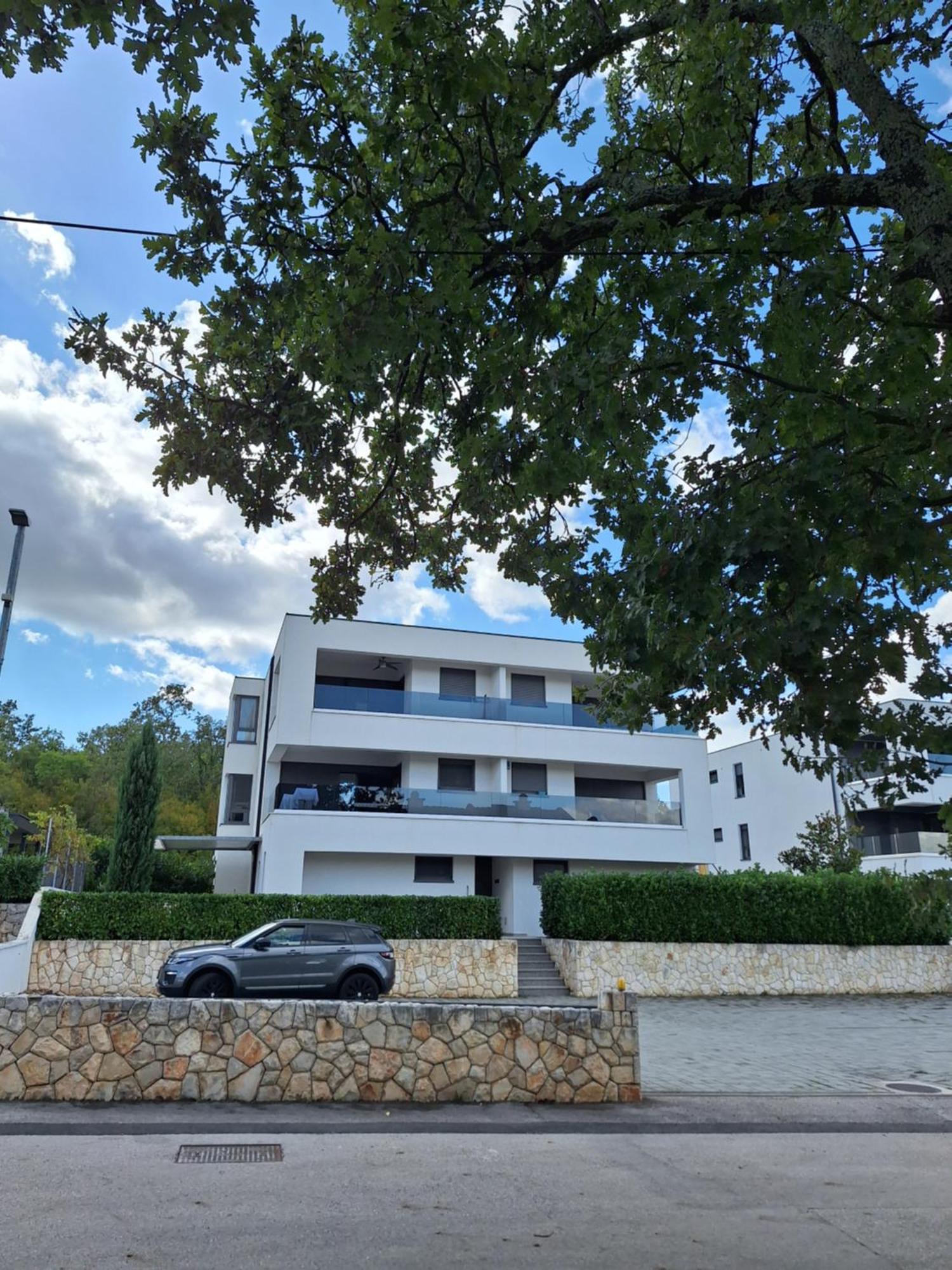 Apartment White Vantacici Luaran gambar