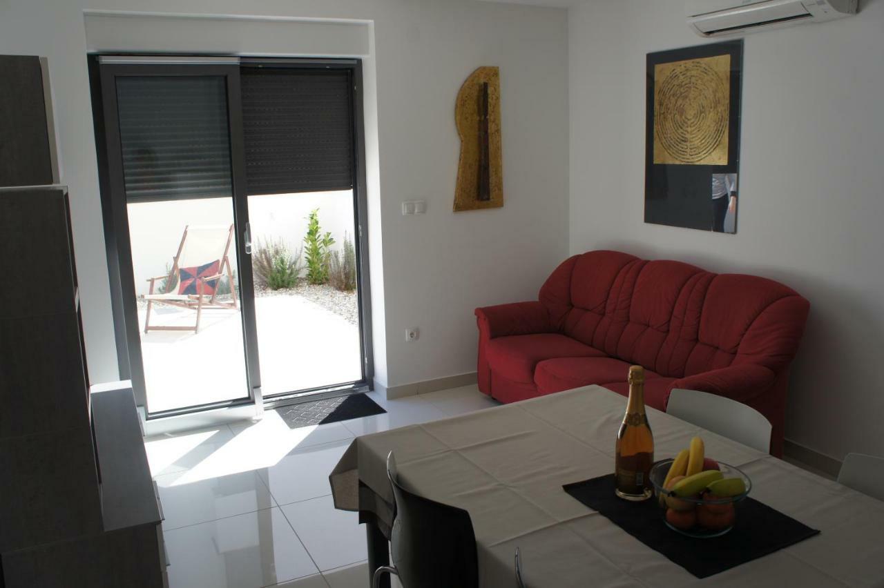 Apartment White Vantacici Luaran gambar