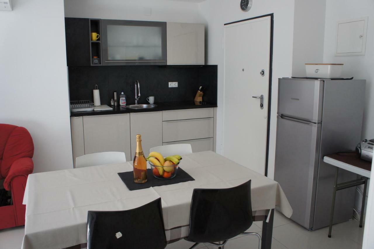 Apartment White Vantacici Luaran gambar